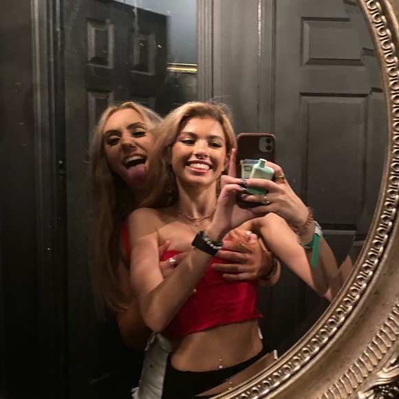 posher, zoë - Picture 3 of 14